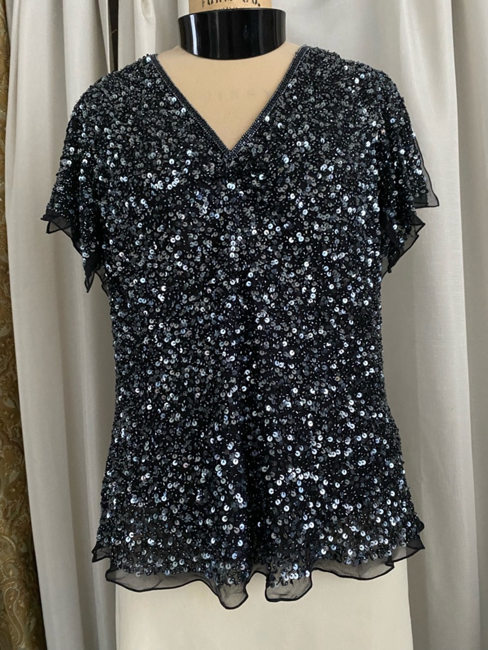 ADRIANNA PAPELL. Gorgeous sequins top